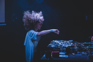 a-28-ans-bernadette-a-fait-de-la-feminisation-du-monde-de-l-electro-son-cheval-de-bataille-photo-fournie-au-progres-jim-prunier-1653415704